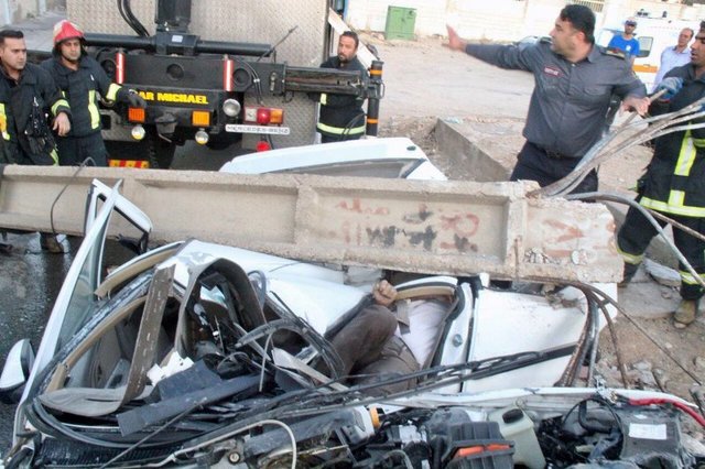 تصادف شدید و مرگبار خودروی پژو با تاسیسات برق/تصویر