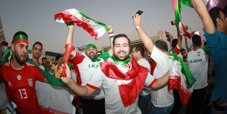 هواداران ایرانی مقابل درب ورزشگاه محمد بن‌زاید