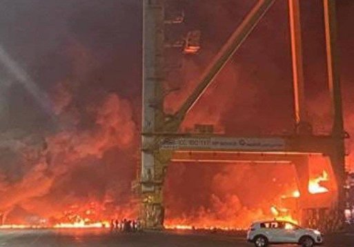 انفجار در یک کشتی تجاری در بندر جبل علی در دبی