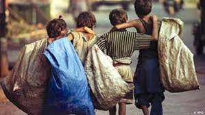 جامعه‌ ایران با سرعت به سمت فقر بیشتر حرکت می‌کند
