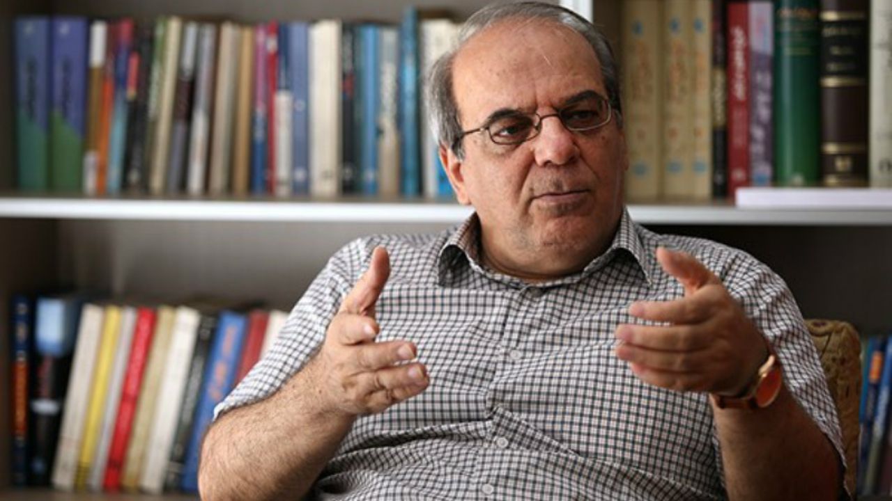 عباس عبدی : نواصولگرایان ریاکارانه اقدام به تحریف مواضع امام کردند!