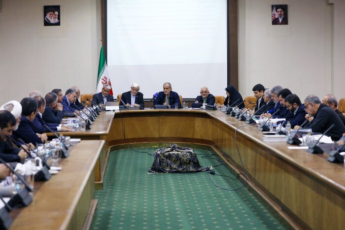 پزشکیان: در کنار تقویت امید و اعتماد عمومی،واقعیت‌های موجود نیز با مردم در میان گذاشته شود/صادقانه‌تر با مردم سخن بگوییم سرمایه اجتماعی کشور تقویت می شود