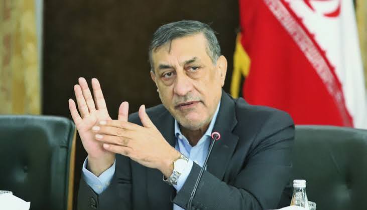 تقدیر مسئولان ستاد انتخاباتی پزشکیان از تلاش های او برای پایان عزتمندانه جنگ