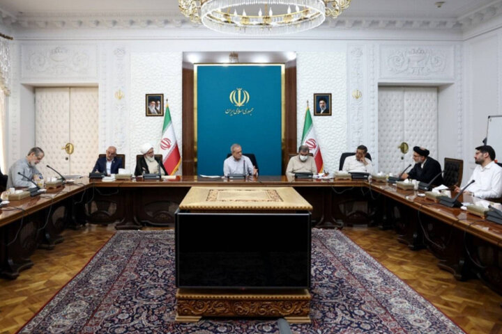 پزشکیان: با هم‌افزایی ظرفیت‌های ملی بر چالش‌های اقتصادی غلبه می‌کنیم/انتقاد درباره عملکرد دولت در تئوری ساده،اما در میدان عمل،پیچیده است