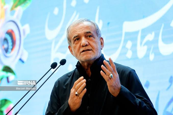 پزشکیان: به دنبال جنگ نیستیم،اما زیر بار زور و قلدری نمی رویم؛ایستادیم و می ایستیم/سیاست رهبر شهید انقلاب خروج از وضعیت «نه جنگ و نه صلح» بود 