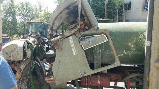 تصادف وحشتناک یک کامیون با یک موتور سیکلت در ایران / تصویر