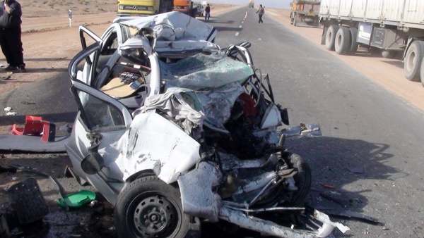 تصادف شدید پراید و کامیون در بزرگراه آزادگان و مرگ آنی زن راننده/ تصاویر