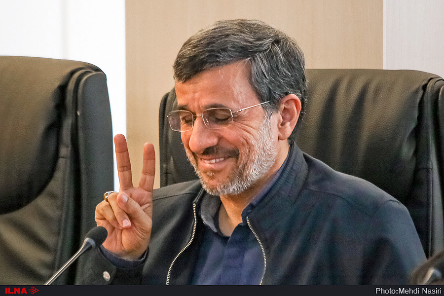 علامت پیروزی احمدی نژاد و چند سئوال!