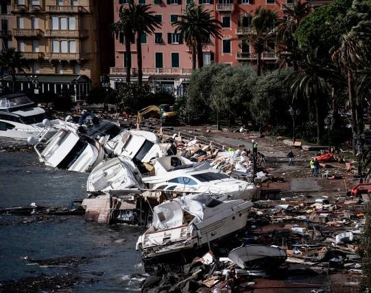 طوفان شدیدی که بنادر ایتالیا را اینگونه به هم ریخت/ تصاویر