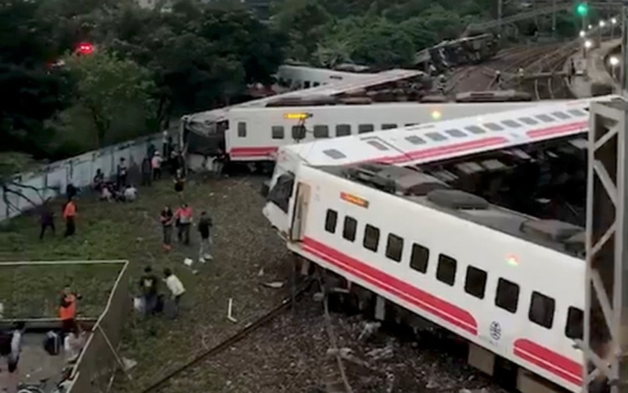 تصادف وحشتناک و مرگبار دو قطار در تایوان