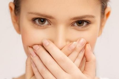 با این درمان خانگی از شر بوی بد دهن خلاص شوید