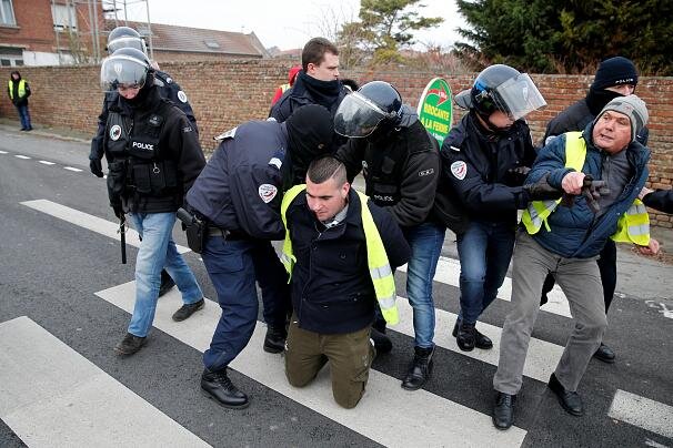 در گیری پلیس فرانسه با جلیقه زردها