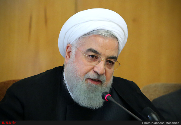 حسن روحانی/ همه اقتصاددانان  اعلام کردند که باید دلار ۴۲۰۰ تومانی عرضه شود/ با همدلی و اتحاد می توانیم مشکلات را گشت سر بگذاریم