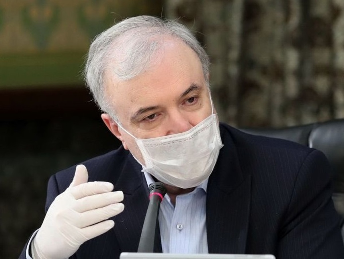 وزیر بهداشت :واکسن روسی را اول به خانواده خودمان می‌زنیم