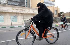 دوچرخه‌سواری زنان در معابر اصفهان ممنوع شد!