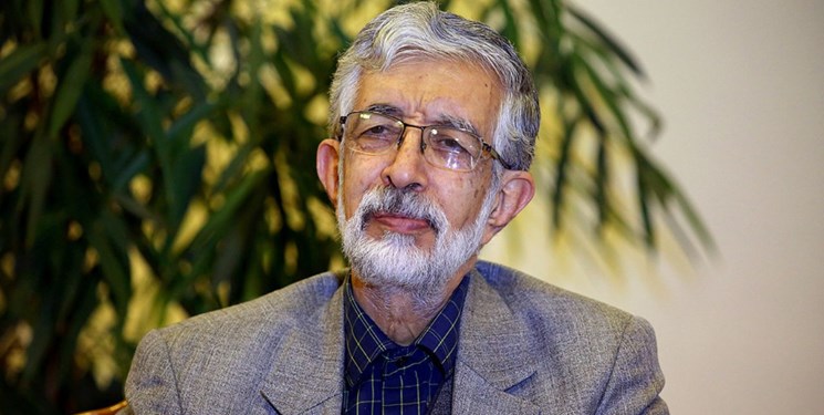 حدادعادل :دست‌بوسی فرح دروغ محض است/ اتهام دیکتاتوری و ناسپاسی به احمدی نژاد