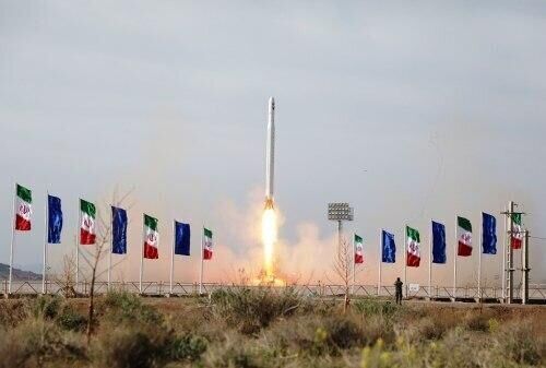 دومین ماهواره نظامی ایران به فضا پرتاب شد