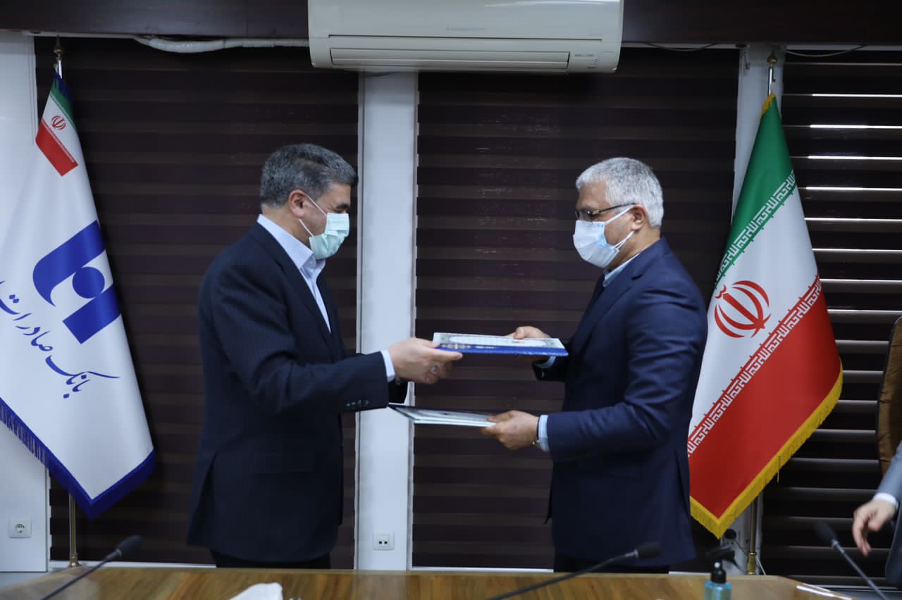 حمایت بانک صادرات ایران از تولید سالانه ۱/۷۲ میلیون تن آهن اسفنجی