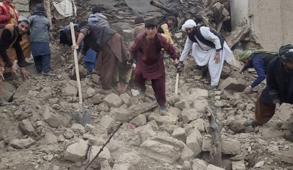 زمین لرزه ۶.۱ ریشتری در افغانستان / ۹۵۰ تن کشته شدند
