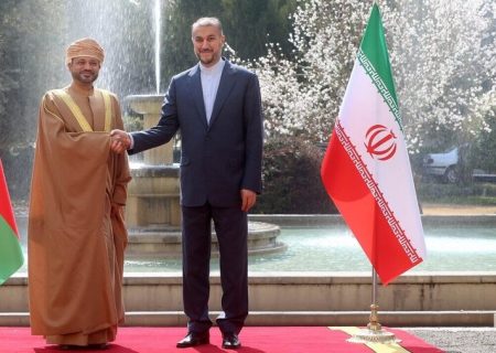 وزیر خارجه عمان به تهران سفر می‌کند/ آیا او حامل پیام مهمی است؟