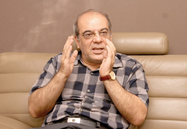 عباس عبدی : نباید قیصریه مردم را به خاطر دستمال قدرت به آتش بکشیم