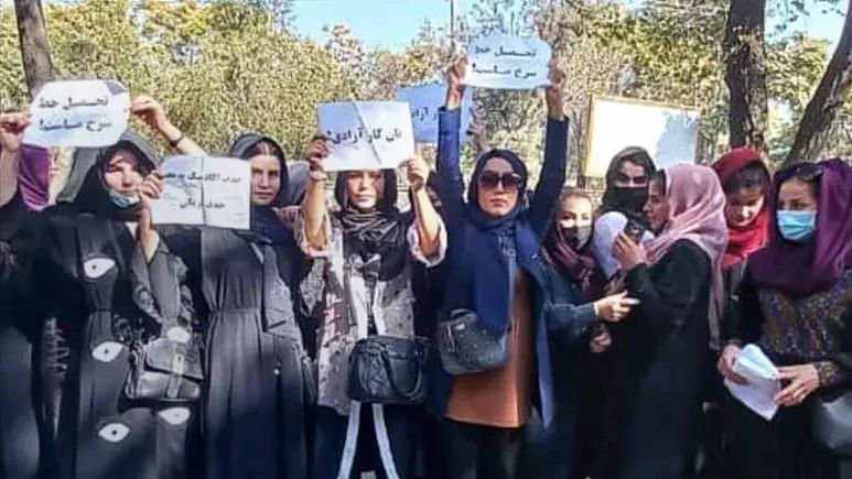 اعتراض زنان افغانستان به طالبان/ ۸نفر بازداشت شدند!