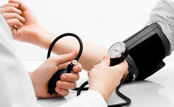 مدیریت اصولی فشار خون در کلینیک تخصصی قلب و فشار تپش