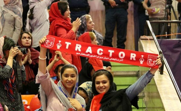 امروز؛ تراکتور- شارجه/ حضور زنان در استادیوم یادگار امام تبریز