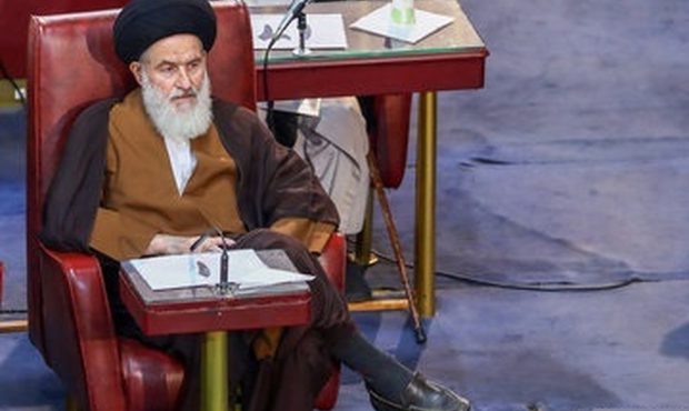  عضو مجلس خبرگان: در قانون اساسی به غیر ایرانی بودن برای انتخاب رهبر مطلبی ذکر نشده