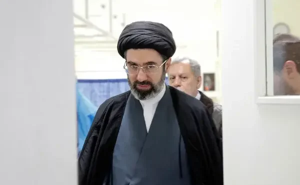 واکنش «آیت‌الله خامنه‌ای» به‌بررسی پرونده مجتبی برای رهبر آینده: دور موروثی بودن رهبری را خط بکشید