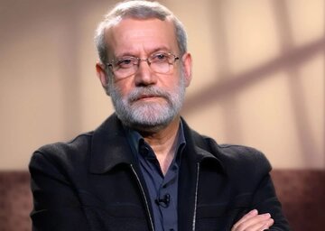 لاریجانی : با شرکت نکردن در انتخابات مسائل و مشکلات حل می‌شود؟