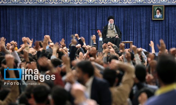 رهبر انقلاب: در انتقادها مراقب باشید بنبستنمایی نشود رهبر انقلاب: در انتقادها مراقب باشید بنبستنمایی نشود